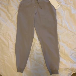 Lululemon. On the fly jogger. Size 6. Never used, new with tags.